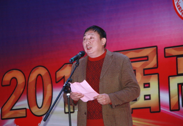 徐新民校长发表热情洋溢的讲话